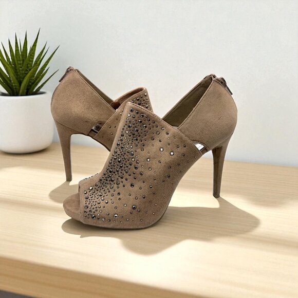 Jennifer Lopez "Jezabelle" Taupe Studded Peep Toe Bootie Heels – Size 9M - Picture 1 of 8